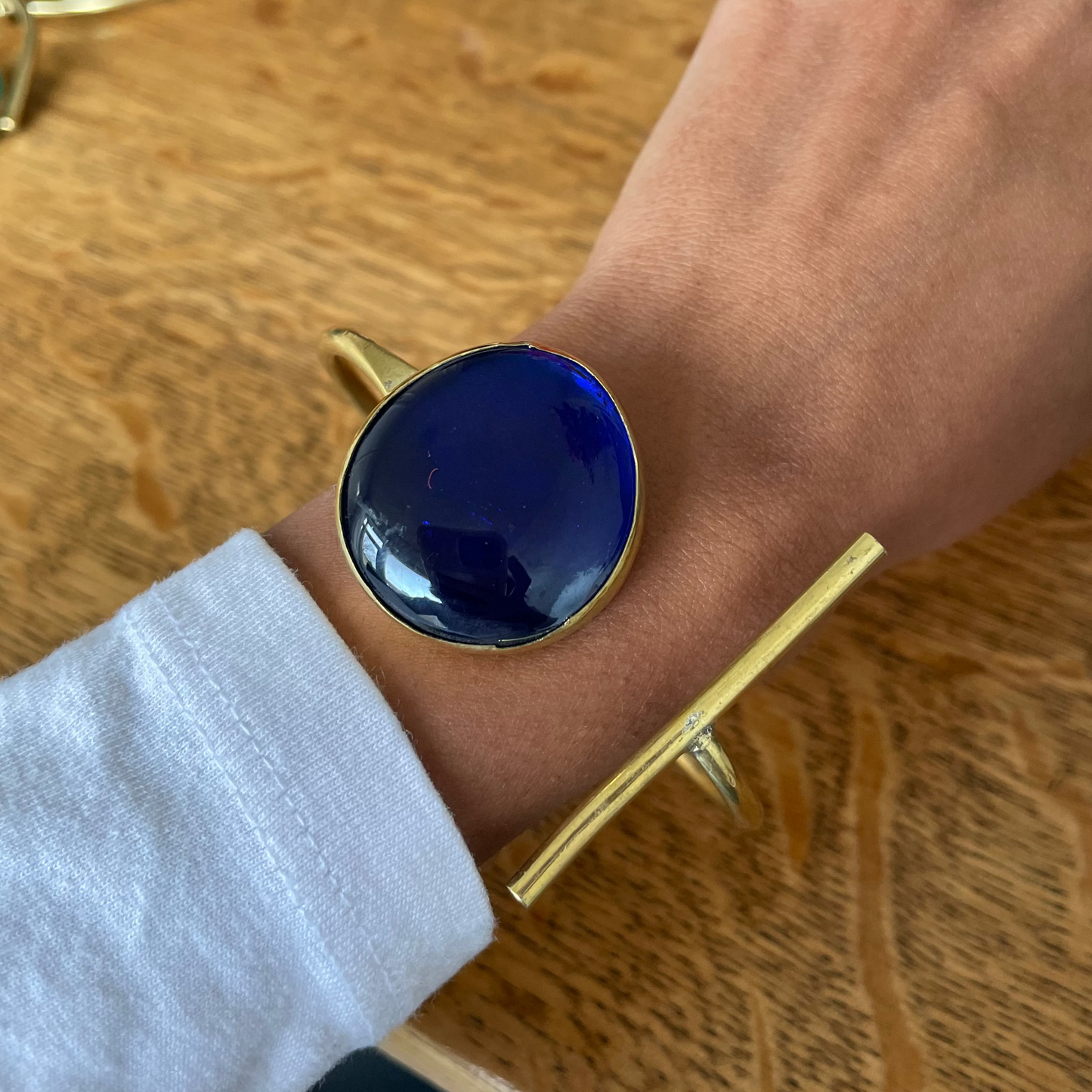 Armband met blauwe steen