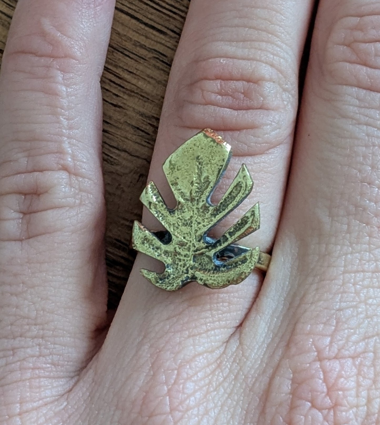 Aanpasbare ring met monstera-blad