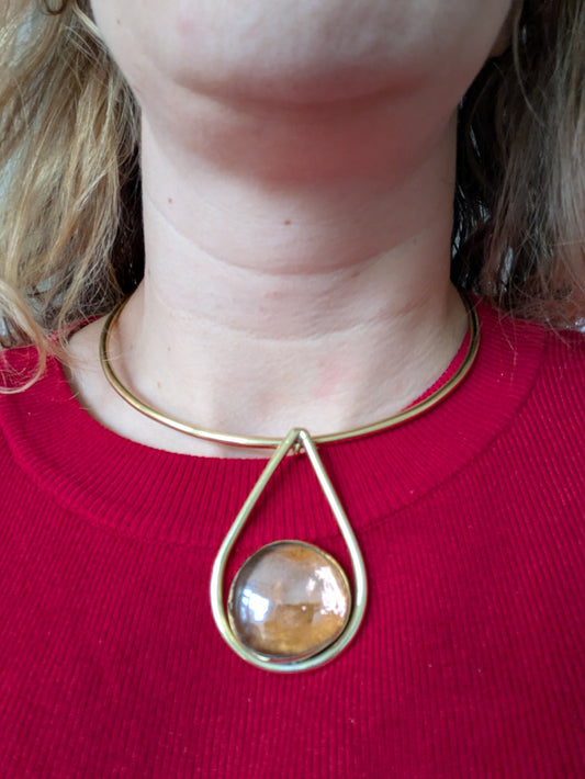 ketting met bruine steen