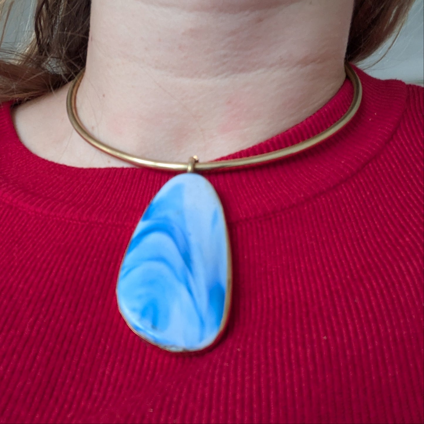 Halsketting met blauwe steen