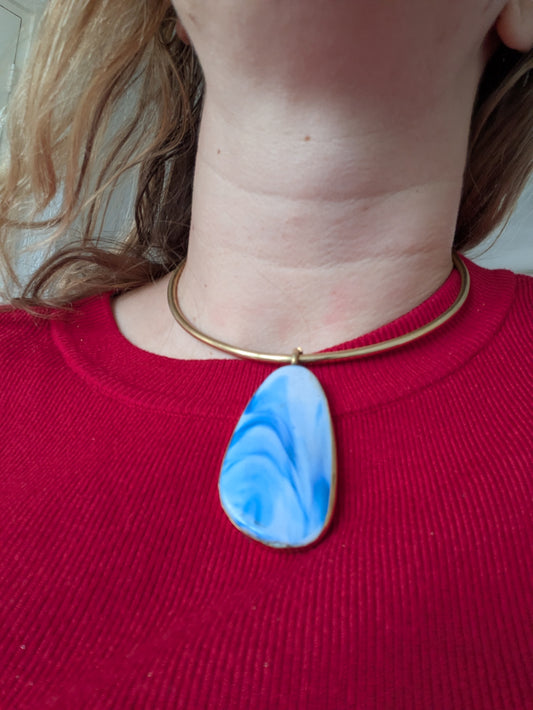 halsketting met blauwe steen